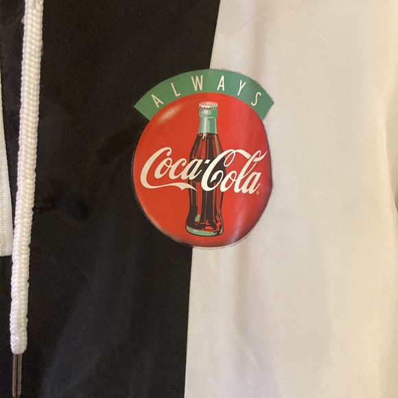 Coca Cola windbreaker size SM in EUC - Picture 2 of 5